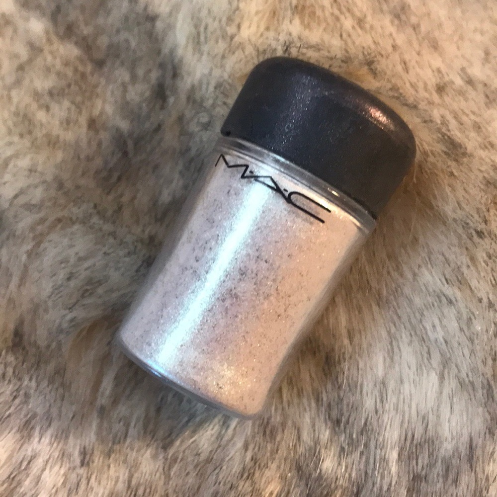 Mac white gold pigment
